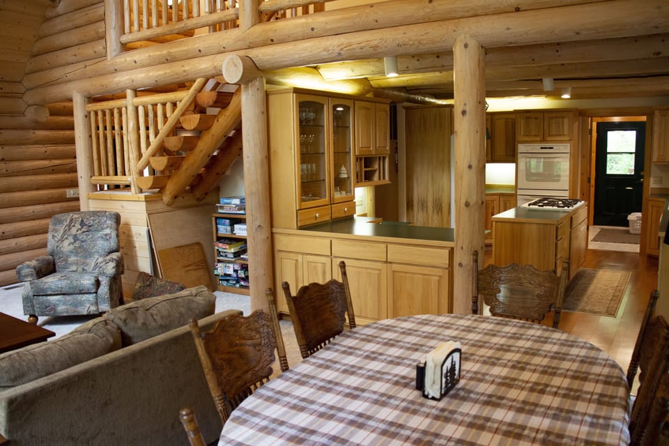 view dining room to living room/kitchen
