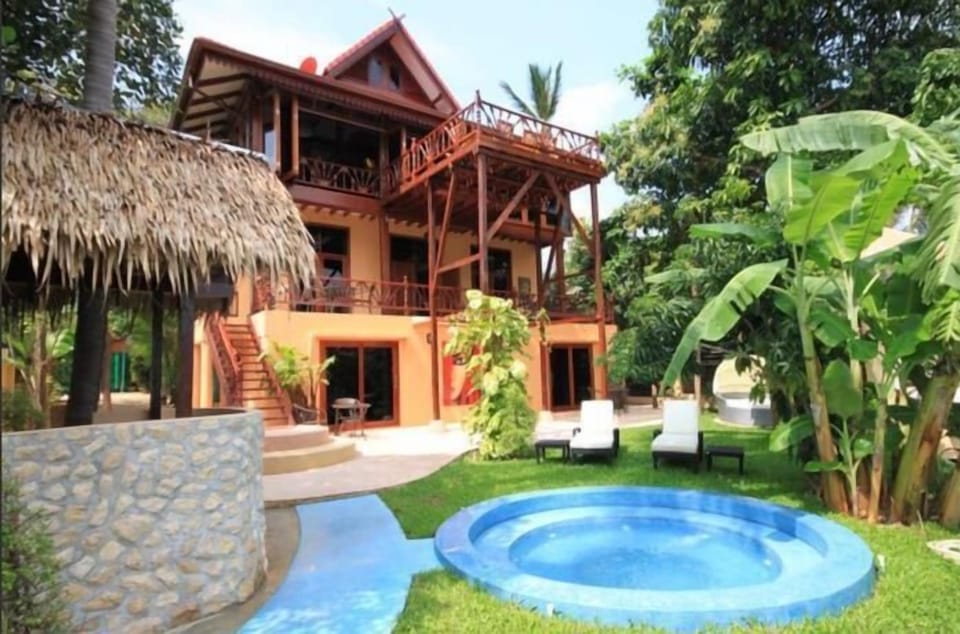 7 Bedroom Seafront Villa - Koh Phangan