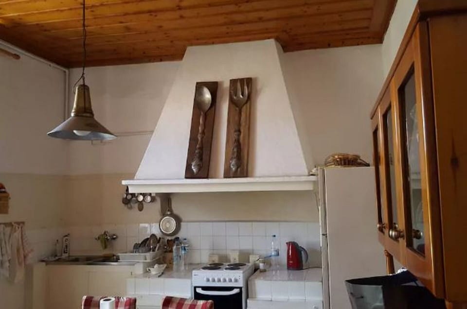 1ST FLOOR – THE KITCHEN