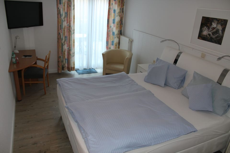 Deluxe Double Room | Desk, blackout drapes, soundproofing, WiFi (free)