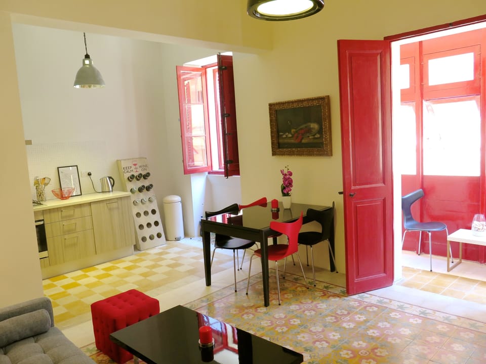 Open plan living / dining room with box balcony