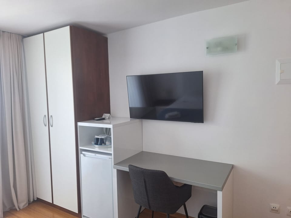 Double Room | Iron/ironing board (on request), WiFi (free), individually decorated