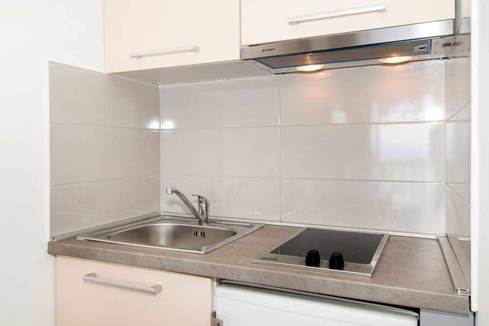 Studio Apartment, 1 Bedroom | Private kitchenette | Fridge, coffee/tea maker