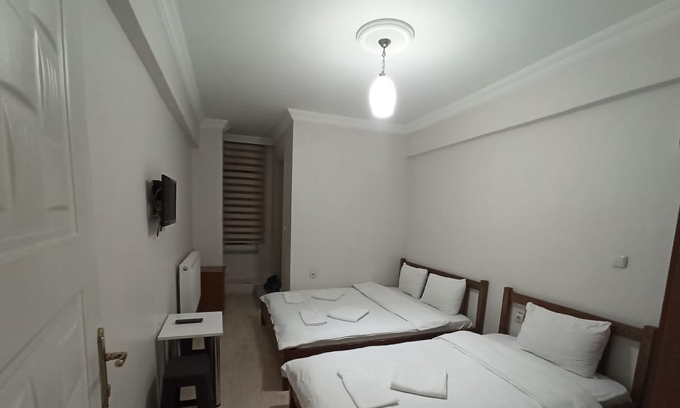 Standard Triple Room | Desk, free WiFi, bed sheets