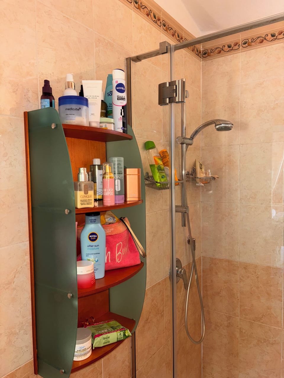 Shower / bathroom