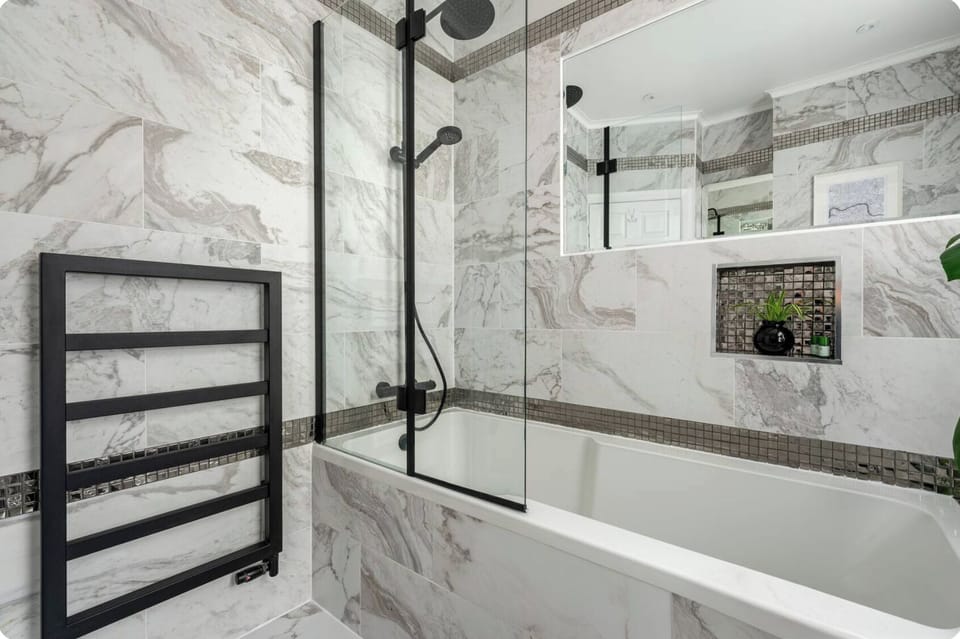 Shower, bath tub and heat rails
