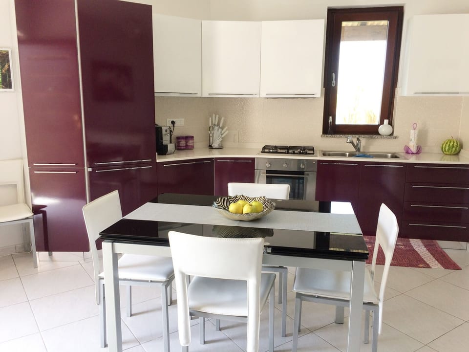 Villa Palummo kitchen dining