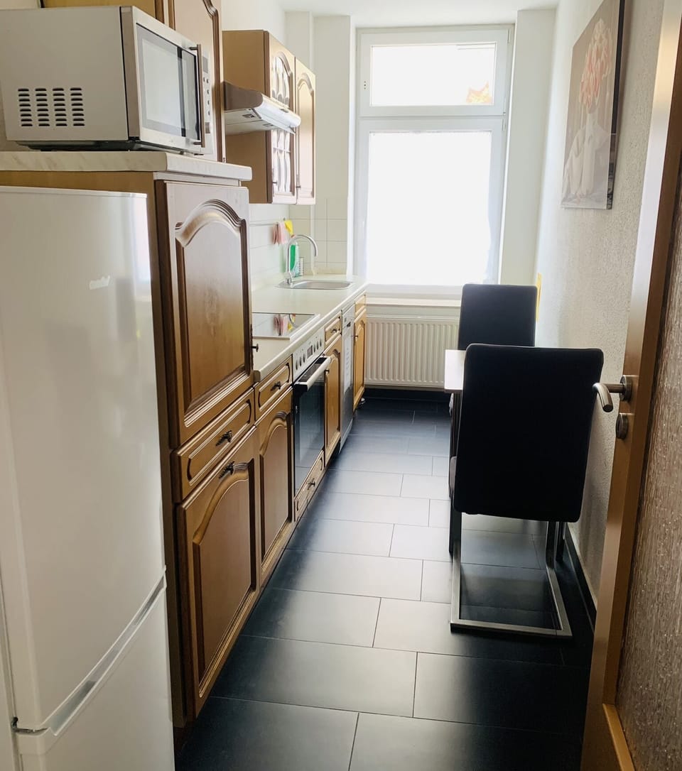 Apartment, 2 Bedrooms | Private kitchen | Fridge, microwave, stovetop, toaster
