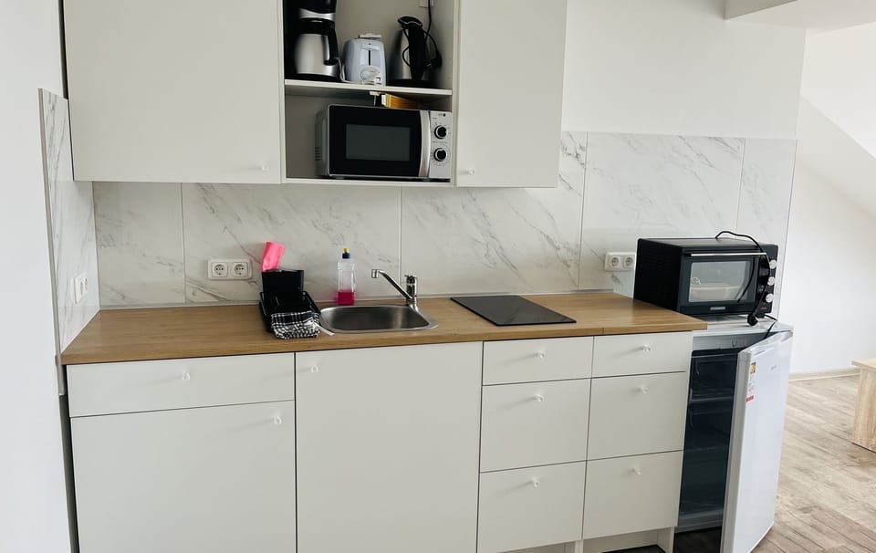 Fridge, microwave, stovetop, toaster