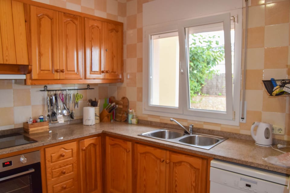 kitchen with dishwasher and see to the pool-SA PUNTA COSTA BRAVA