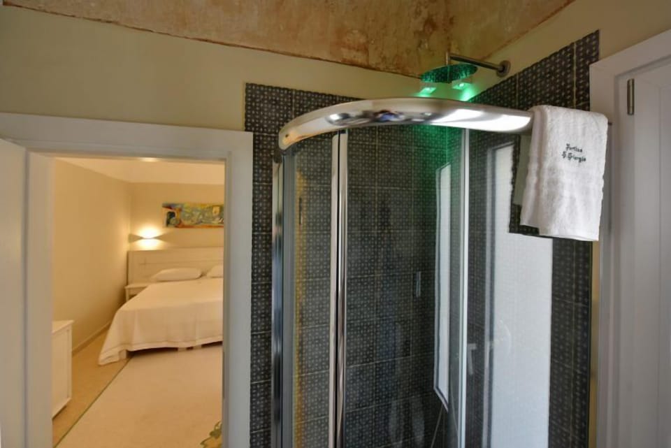 Standard Double Room, Balcony | Bathroom | Shower, rainfall showerhead, free toiletries, hair dryer
