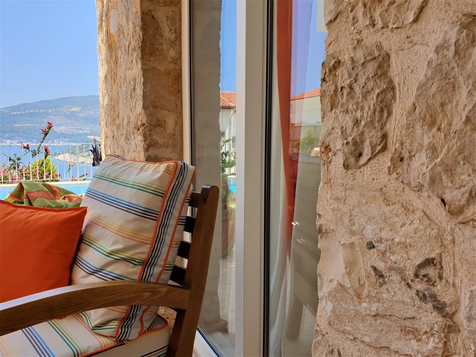 Views to the sea - on every level of the villa