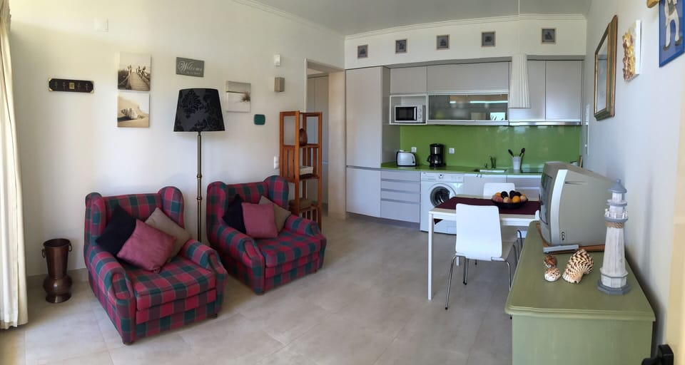 Living room & Kitchen