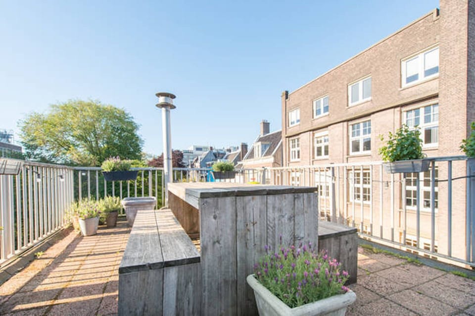 Beautiful outdoor roof terrace, quiet and private overlooking Amsterdam