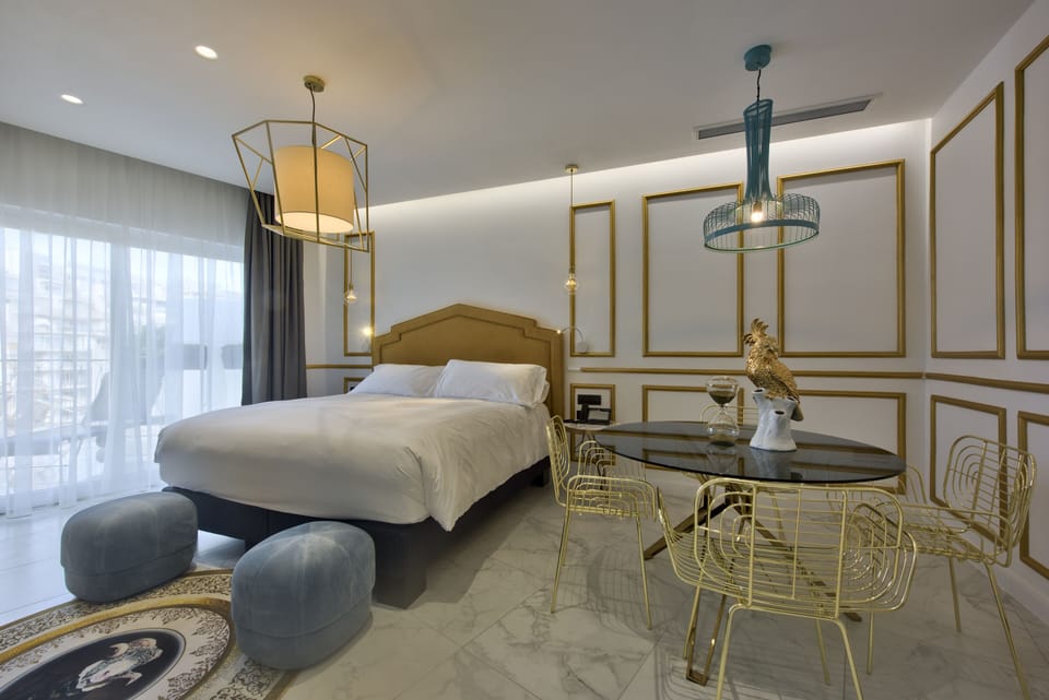Executive Suite, Hot Tub, City View | In-room safe, blackout drapes, soundproofing, iron/ironing board