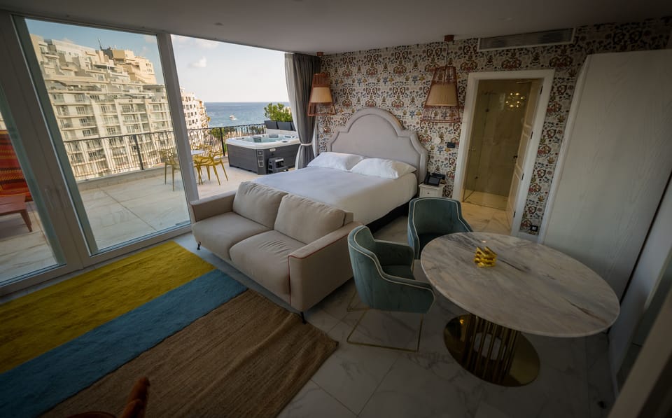 Executive Suite, Hot Tub, City View | In-room safe, blackout drapes, soundproofing, iron/ironing board