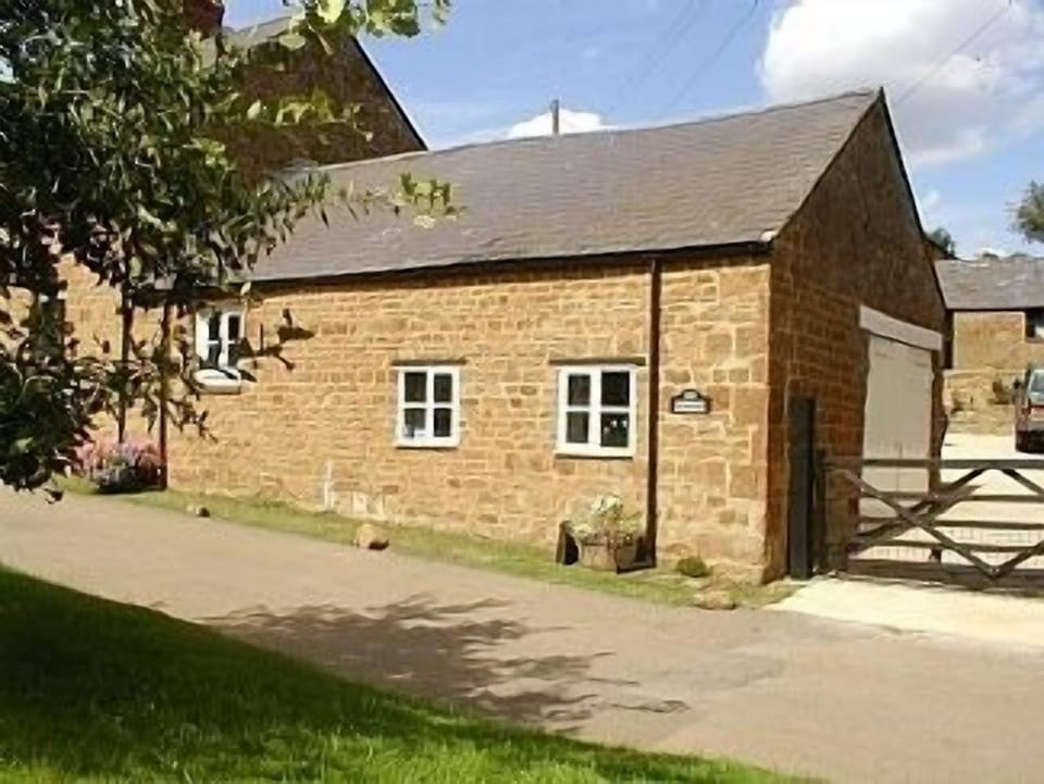 Herrieff's Cottage overlooking Village Green
