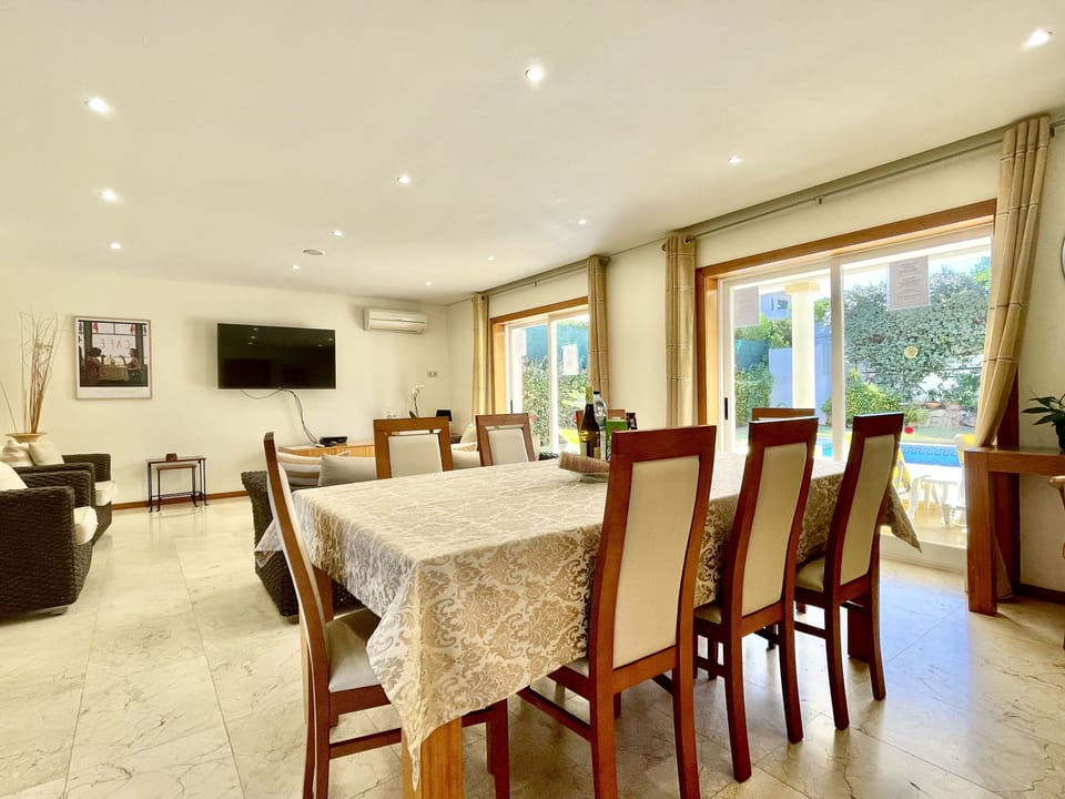 Air Conditioning. Attractive, spacious open plan marble flooring, lounge/dinner with a large Smart TV with many channels in various langurs, DVD Player with many DVD'S, dining table & high chairs.