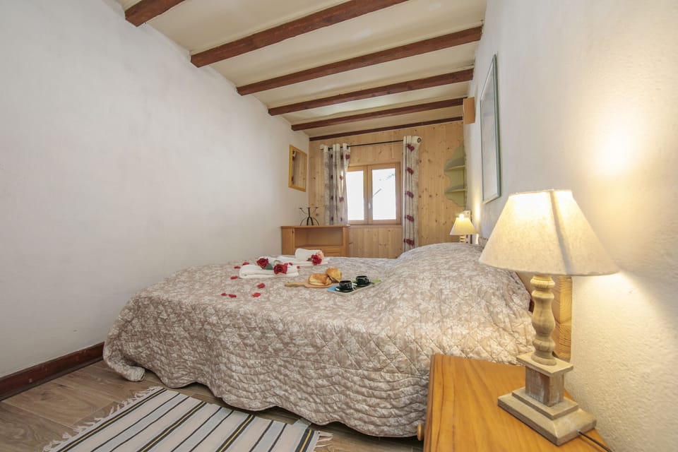 Side view of bedroom 2