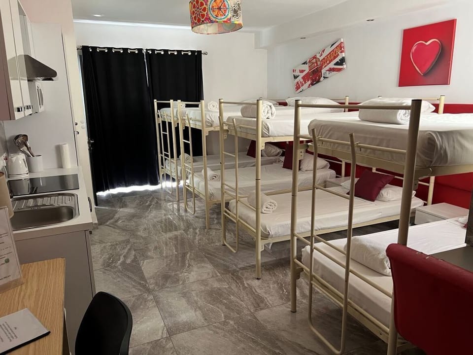 Overview (4 bunk beds, 8 persons)