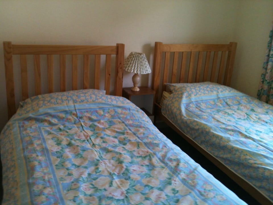 Twin bedroom