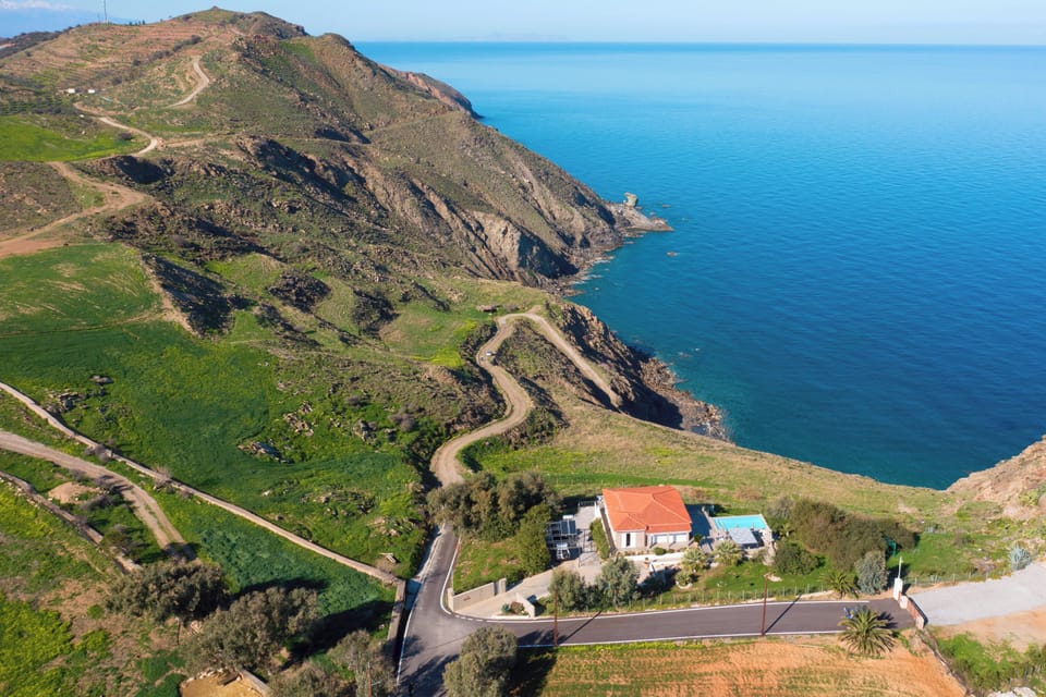 The villa is located just 400 meters away from an unorganized beach.