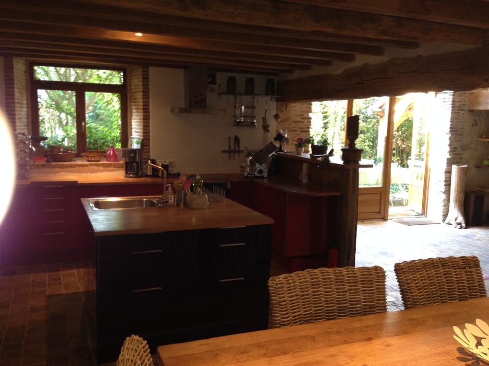 dark view on the kitchen. More light in real life!