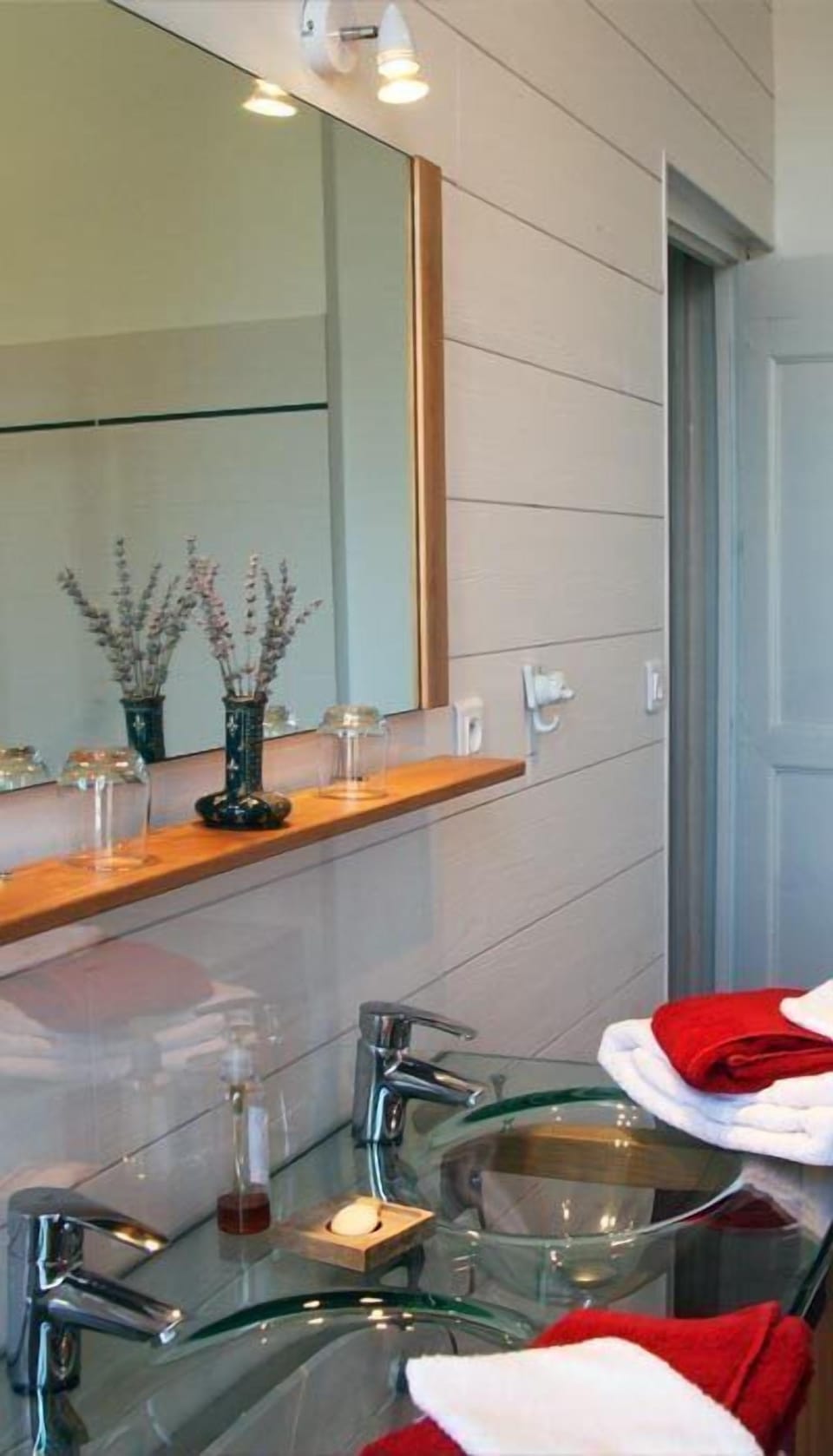 Standard Room, 1 Double Bed | Bathroom sink