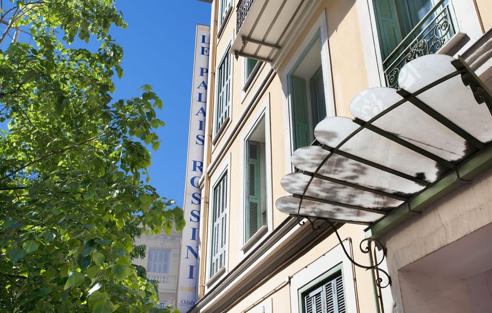 Your holiday rental is great in any season, situated right on the edge of the artists' area of town.