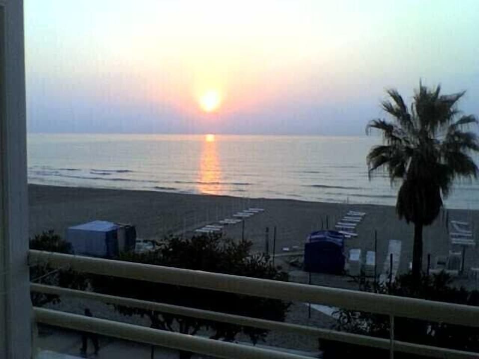 heated pool .. cafe bar "take-away" .. restrooms ..