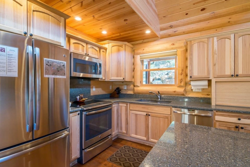 House, 4 Bedrooms | Private kitchen | Fridge, oven, dishwasher, coffee/tea maker