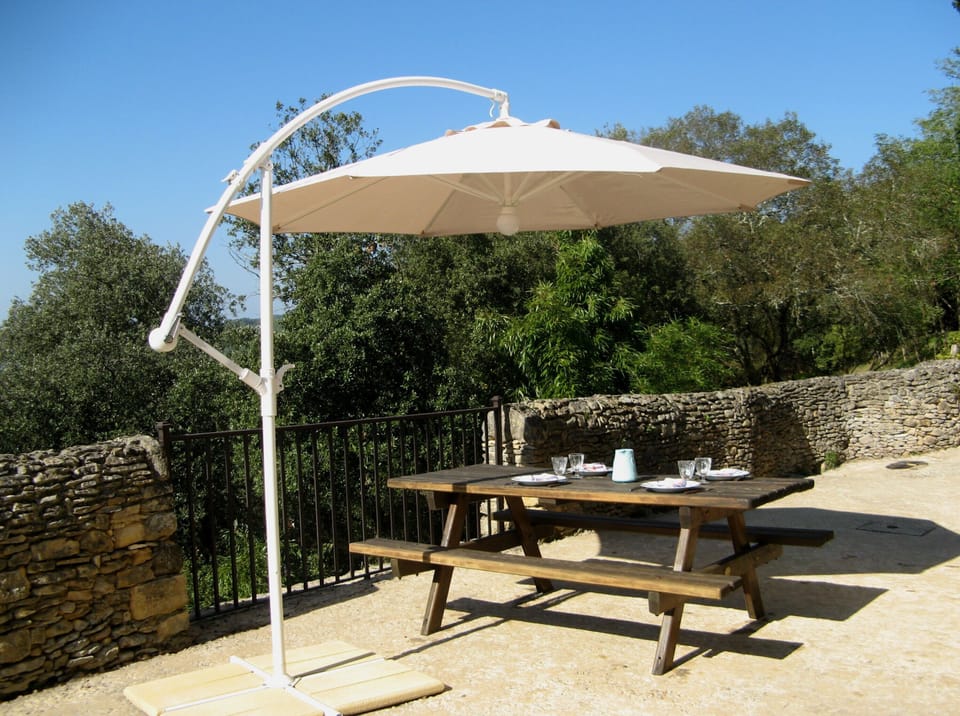A lot of space to eat outside