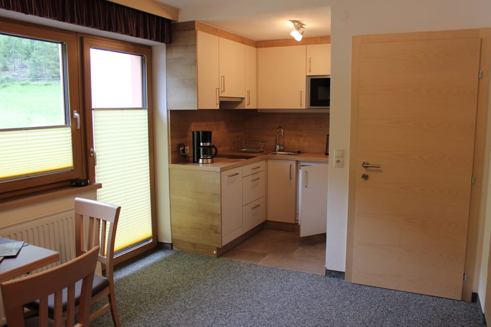 Apartment, 1 Double Bed, Mountain View | Living area | Flat-screen TV