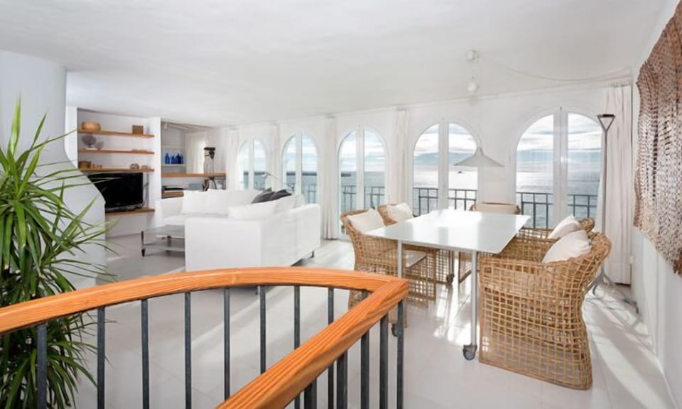 Living room. Main dining room - General view -- Looking out to sea 