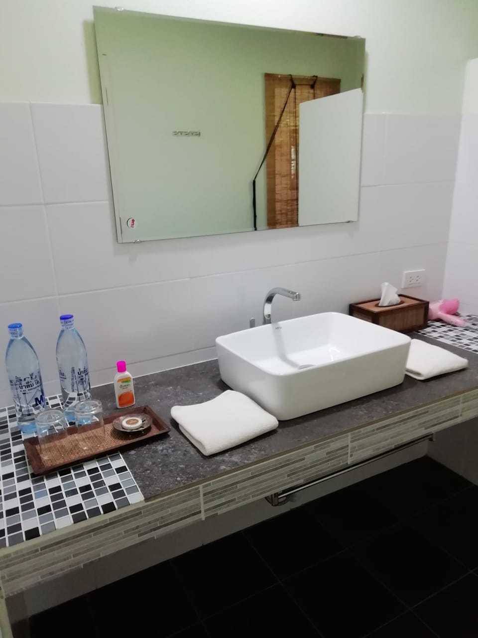 Comfort Bungalow | Bathroom sink