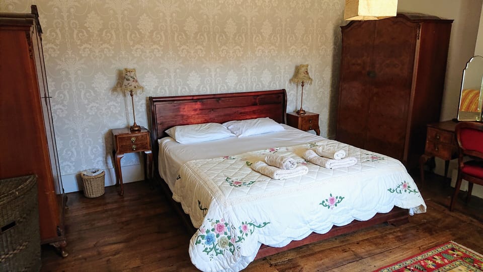 Bedroom 1 - super king double