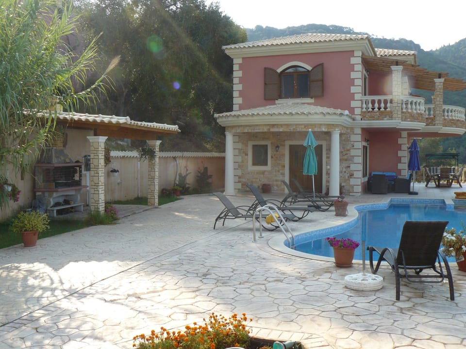 villa paradise outside 3