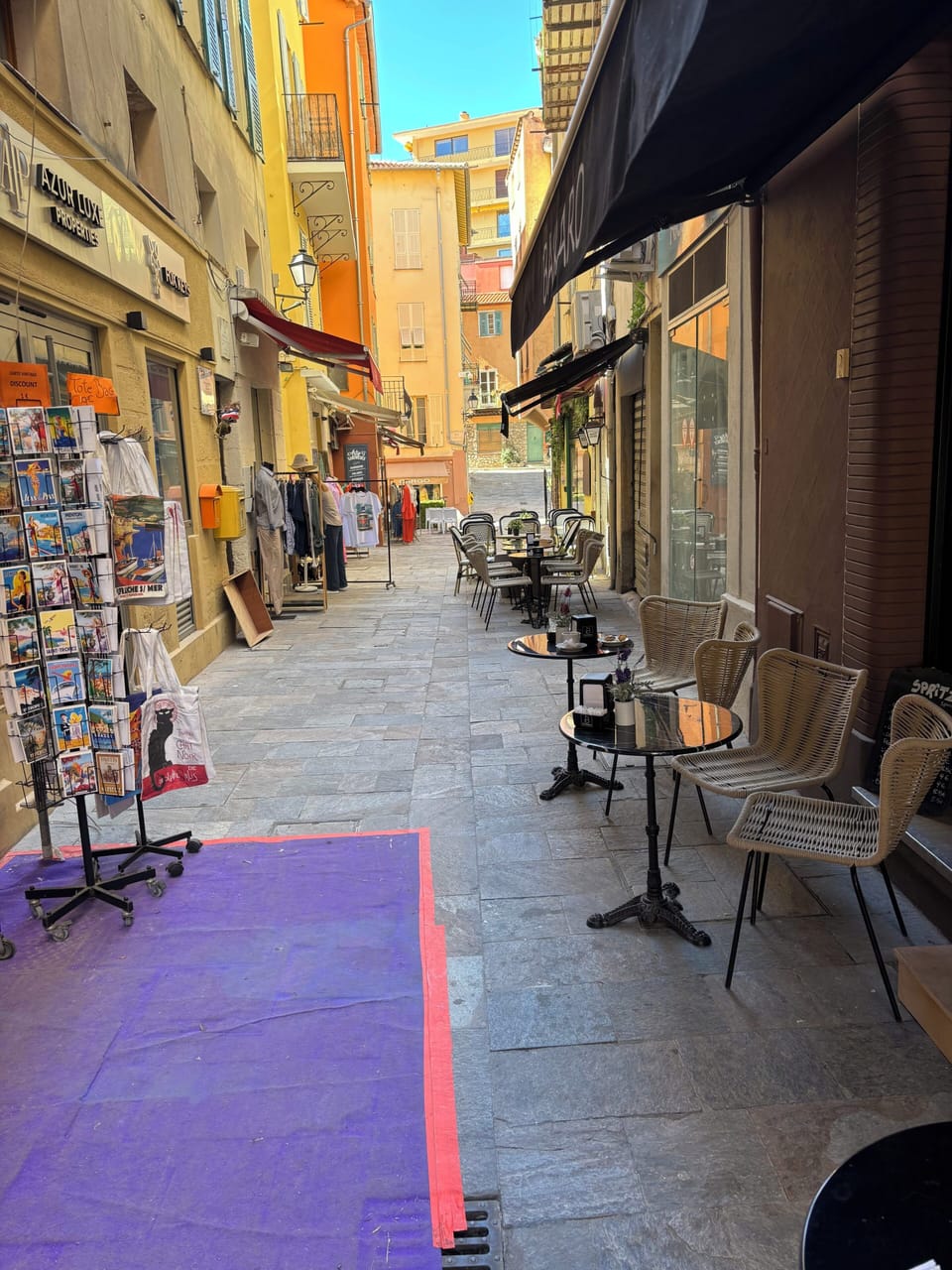 Rue du Poilu outside apartment