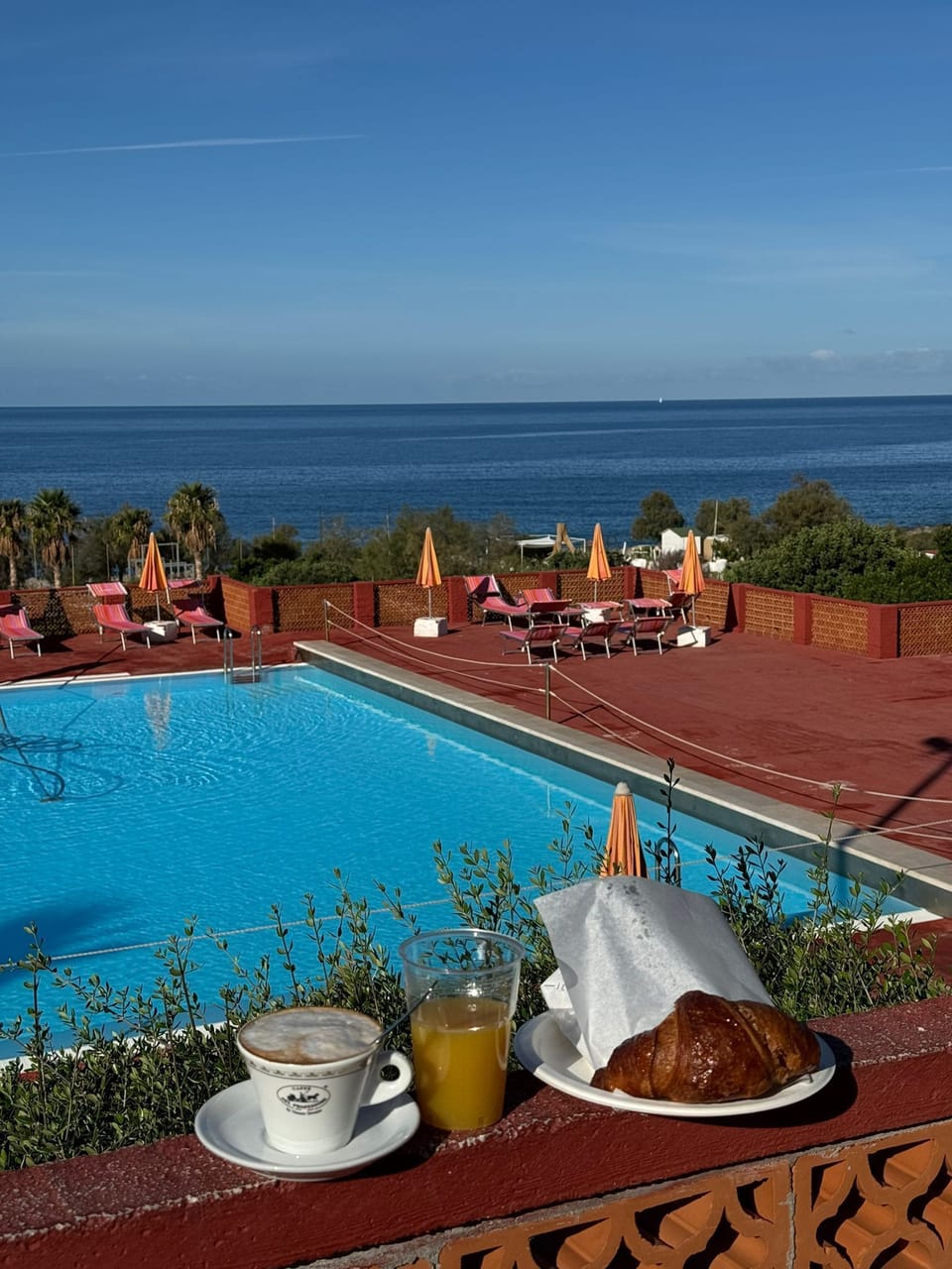 Seasonal outdoor pool, pool umbrellas, sun loungers