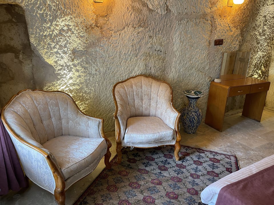 Business Room | Living area | TV, computer monitors