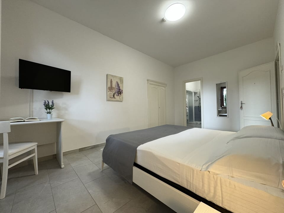 Superior Double Room, Garden View | Desk, free WiFi, bed sheets