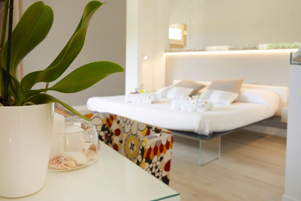 Minibar, in-room safe, individually decorated, individually furnished