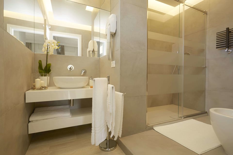 Luxury Quadruple Room | Bathroom | Shower, hair dryer, slippers, bidet