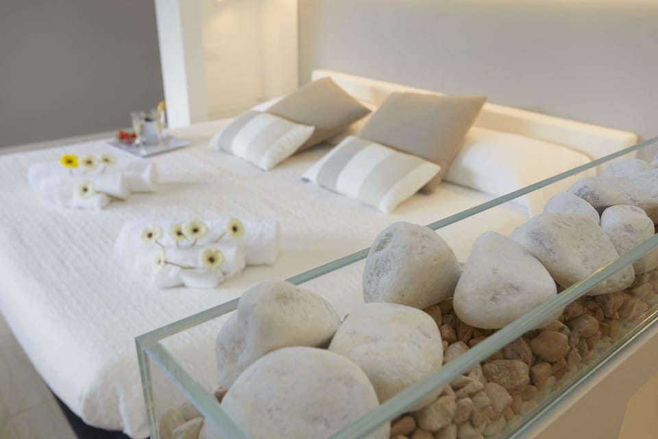 Luxury Quadruple Room | Minibar, in-room safe, individually decorated, individually furnished