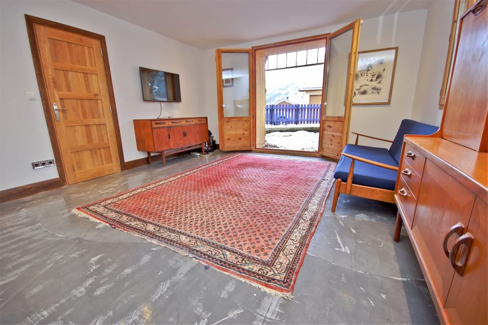 Ground floor sitting room.