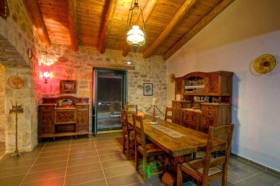 Large traditional dining area!