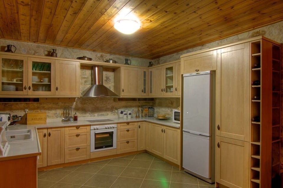 The kitchen is fully equipped!