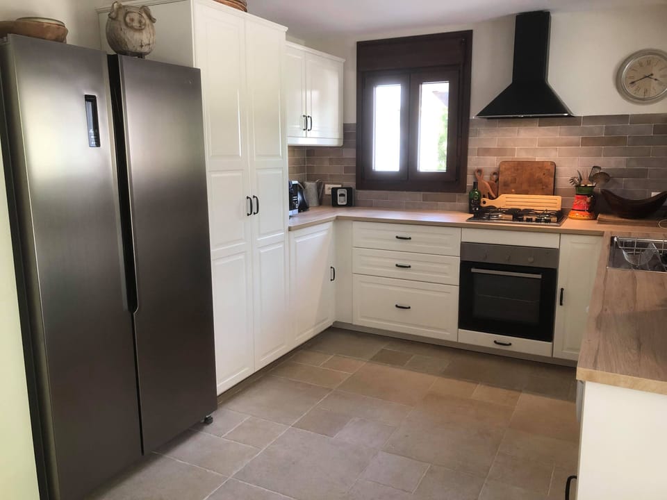 Fully equipped modern kitchen