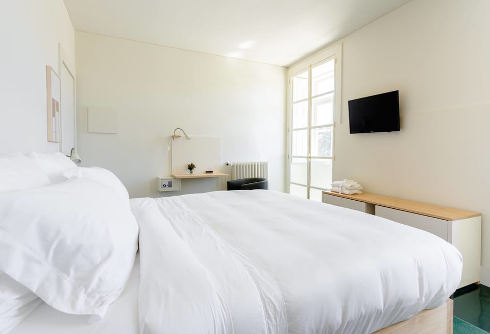 Double Room, River View (1) | In-room safe, desk, soundproofing, iron/ironing board