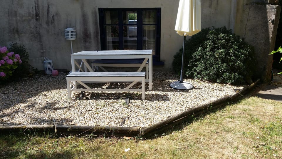 outdoor dining area
